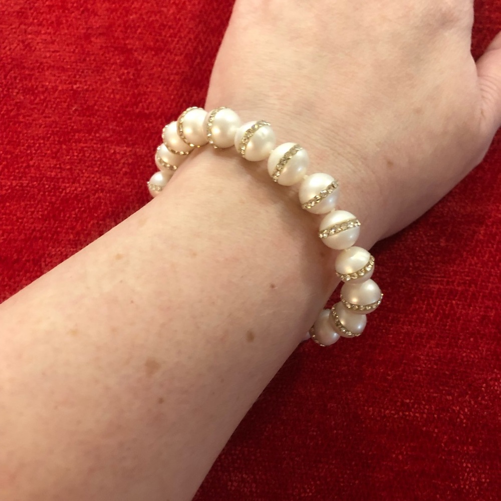 Elegant Pearl and Crystal Bracelet - Picture 10 of 10